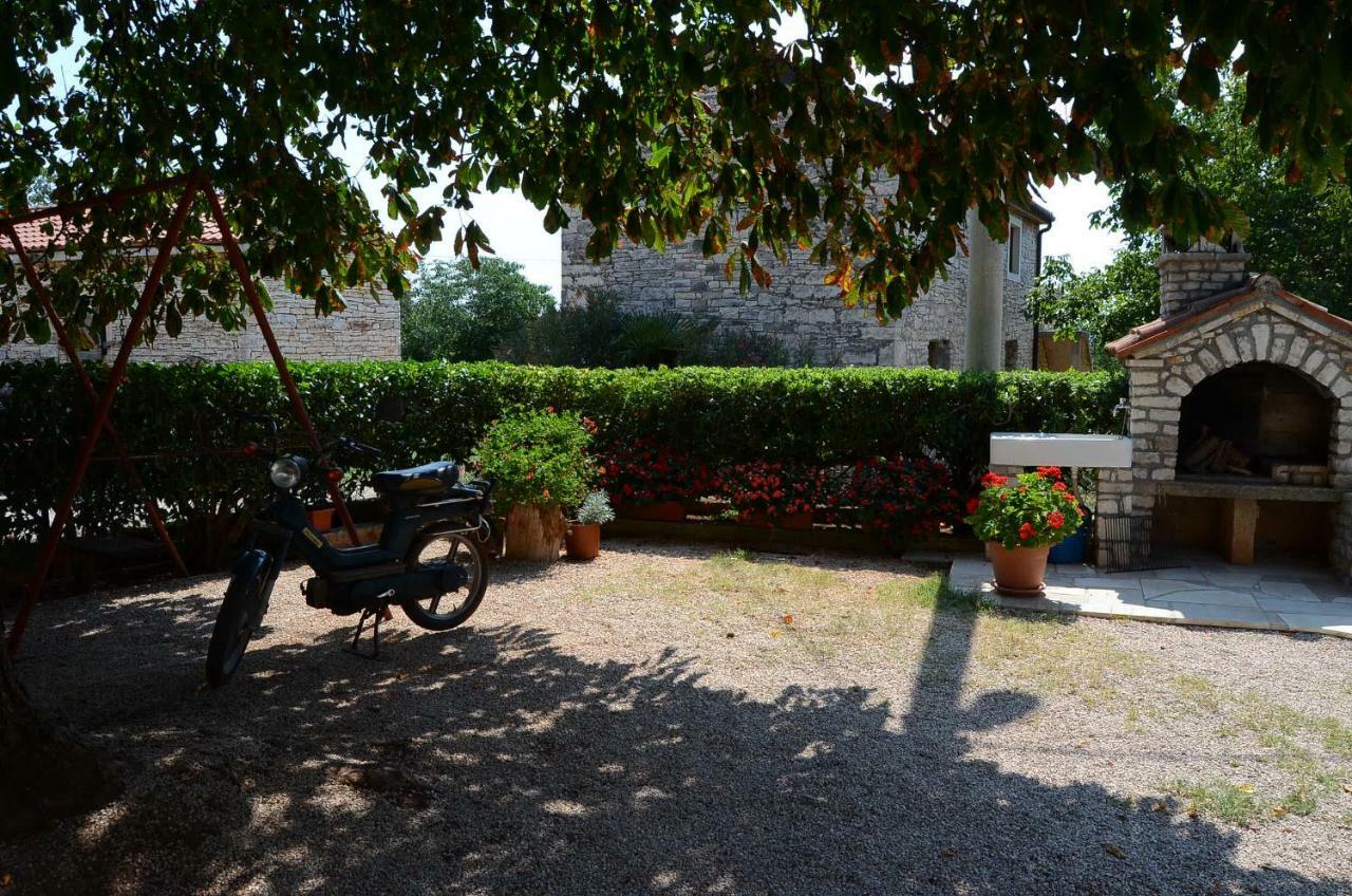 Apartment Duerose Buje Exterior photo